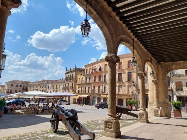 Visita guiada monumental. Ciudad Rodrigo. Soportales del Ayuntamiento, Plaza Mayor.